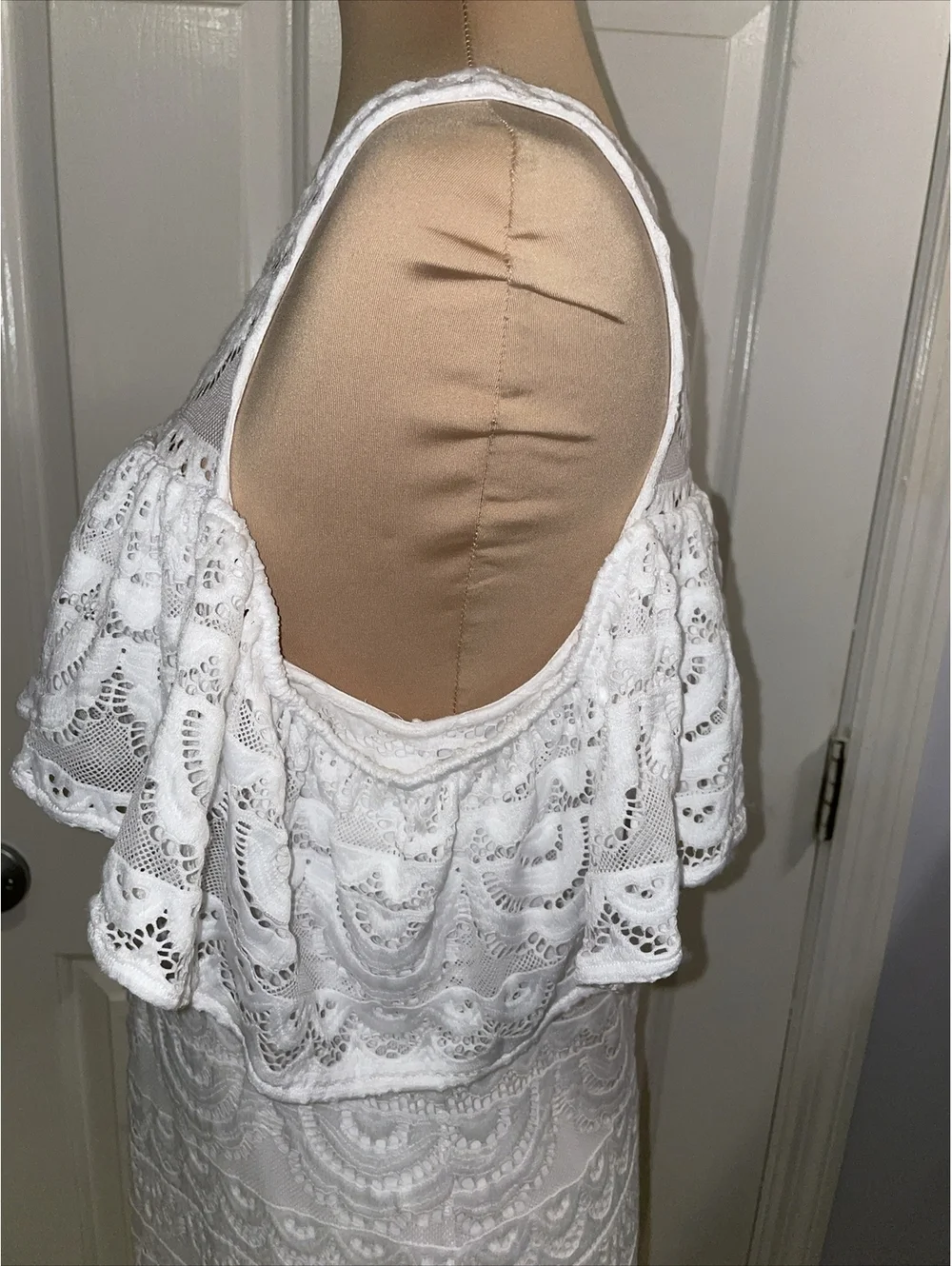 Lilly Pulitzer Lyra Cold Shoulder White Lace Dress Ruffled Peek-a-boo Small